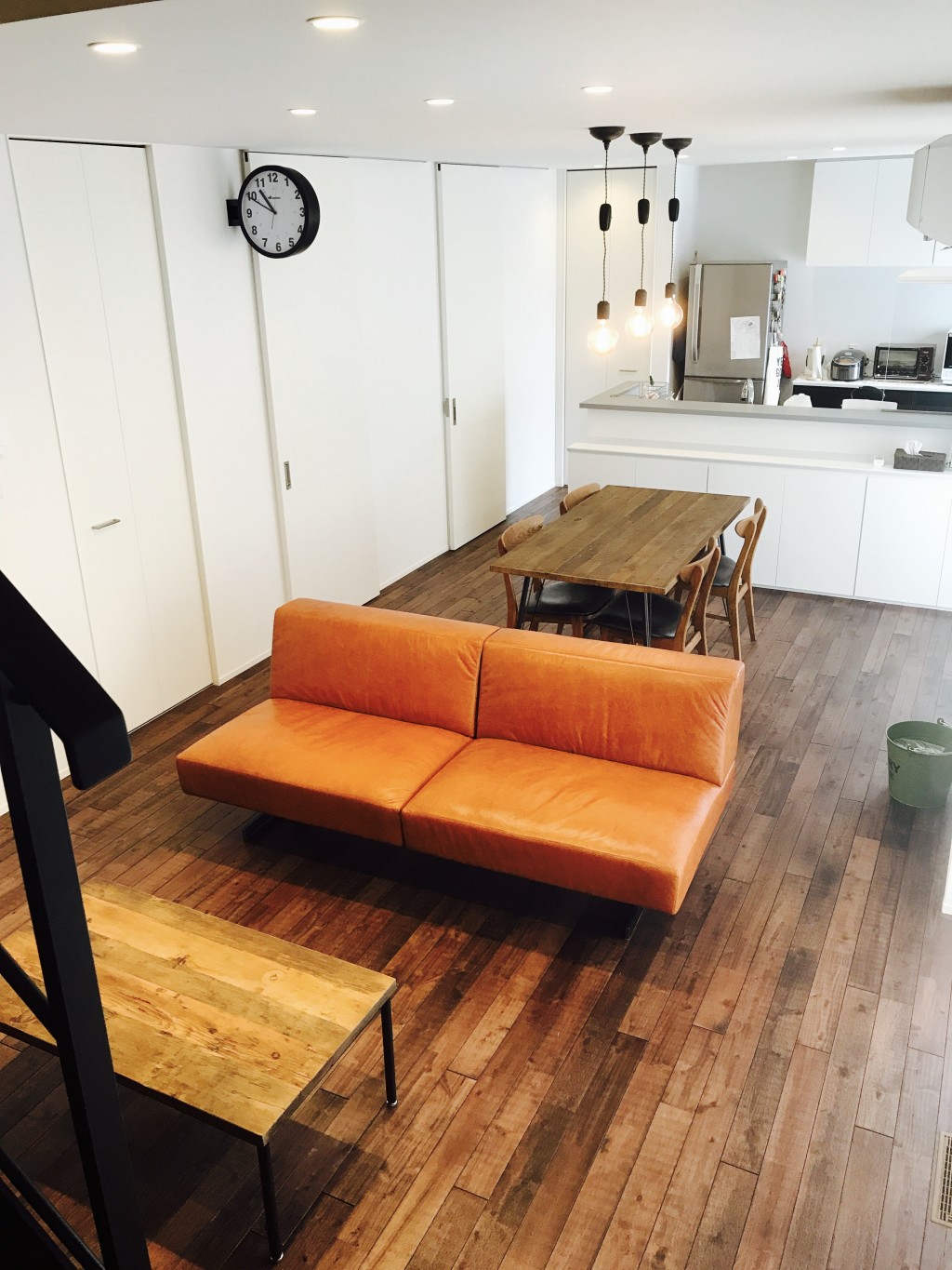 Knot antiques(ノットアンティークス),BURERA COFFEE TABLE(ブレラコーヒーテーブル),FRANKⅢTABLE(フランク3テーブル),MARKⅡCHAIR(マーク2チェア)杉山製作所,BANdsofa(バンソファ)