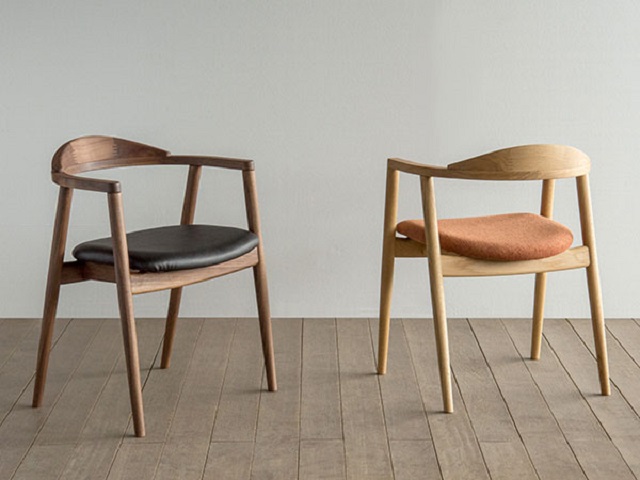 フックウッドアームチェア